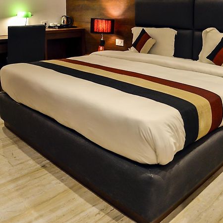 Oyo 1358 Hotel Crossroad Lucknow Exteriör bild