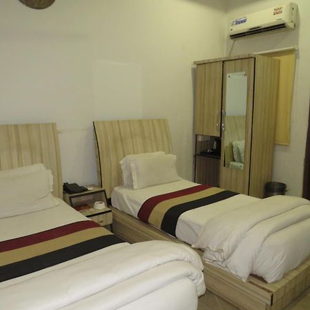 Oyo 1358 Hotel Crossroad Lucknow Exteriör bild
