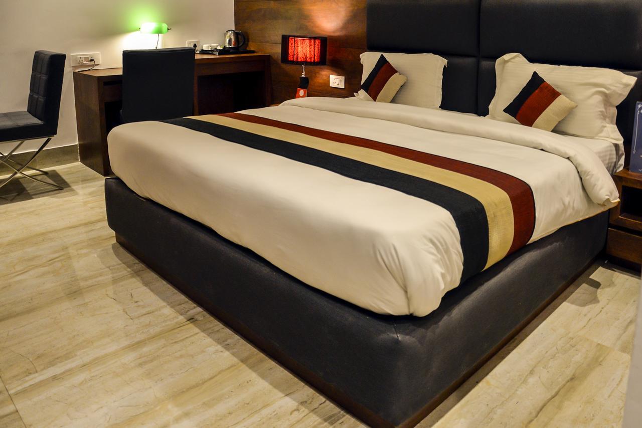 Oyo 1358 Hotel Crossroad Lucknow Exteriör bild