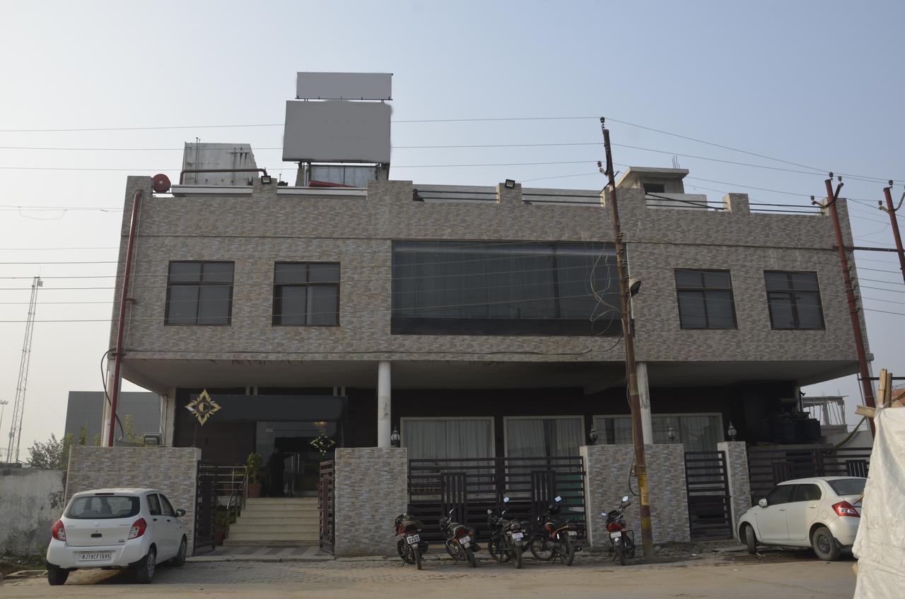 Oyo 1358 Hotel Crossroad Lucknow Exteriör bild