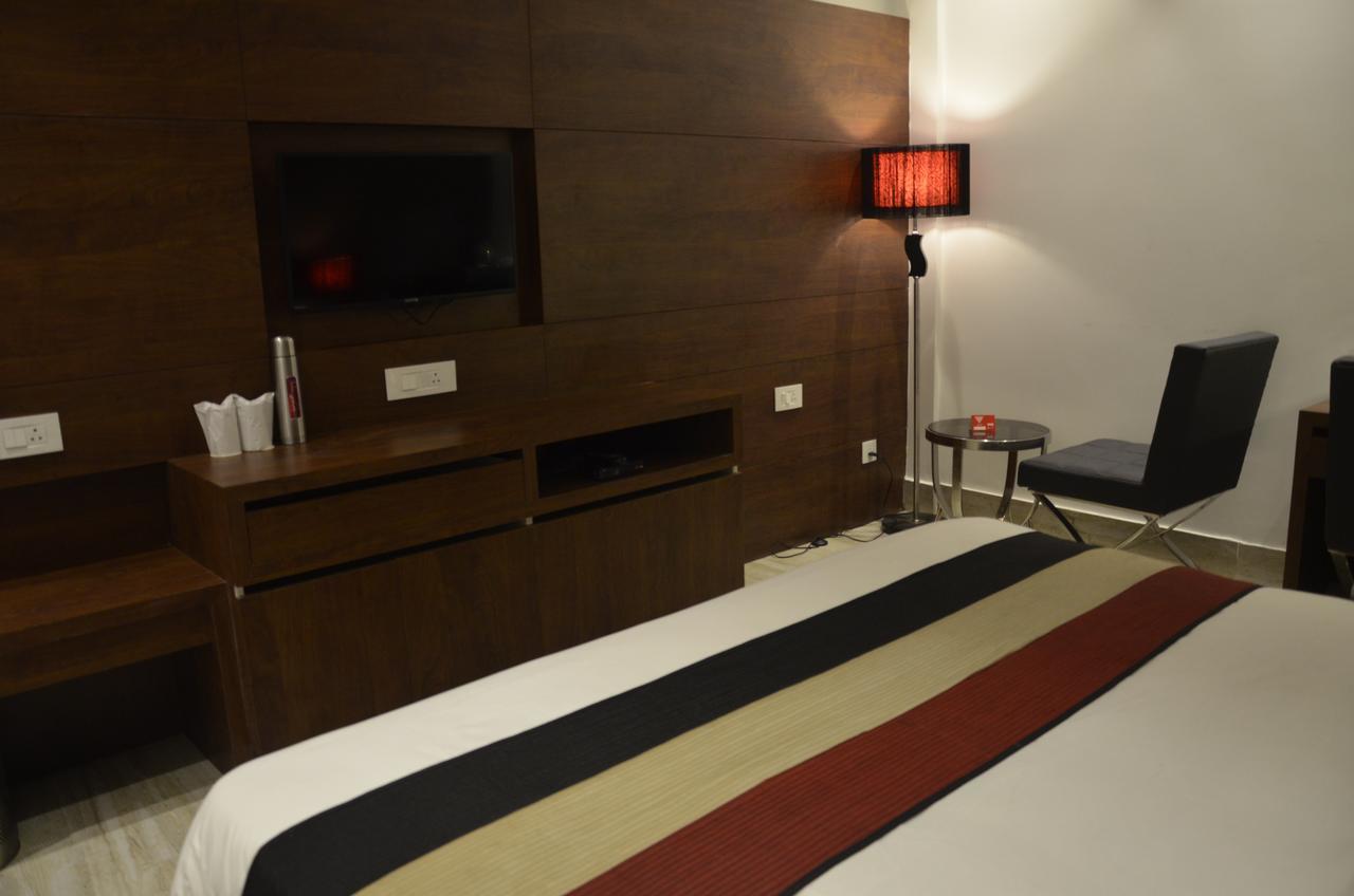 Oyo 1358 Hotel Crossroad Lucknow Exteriör bild