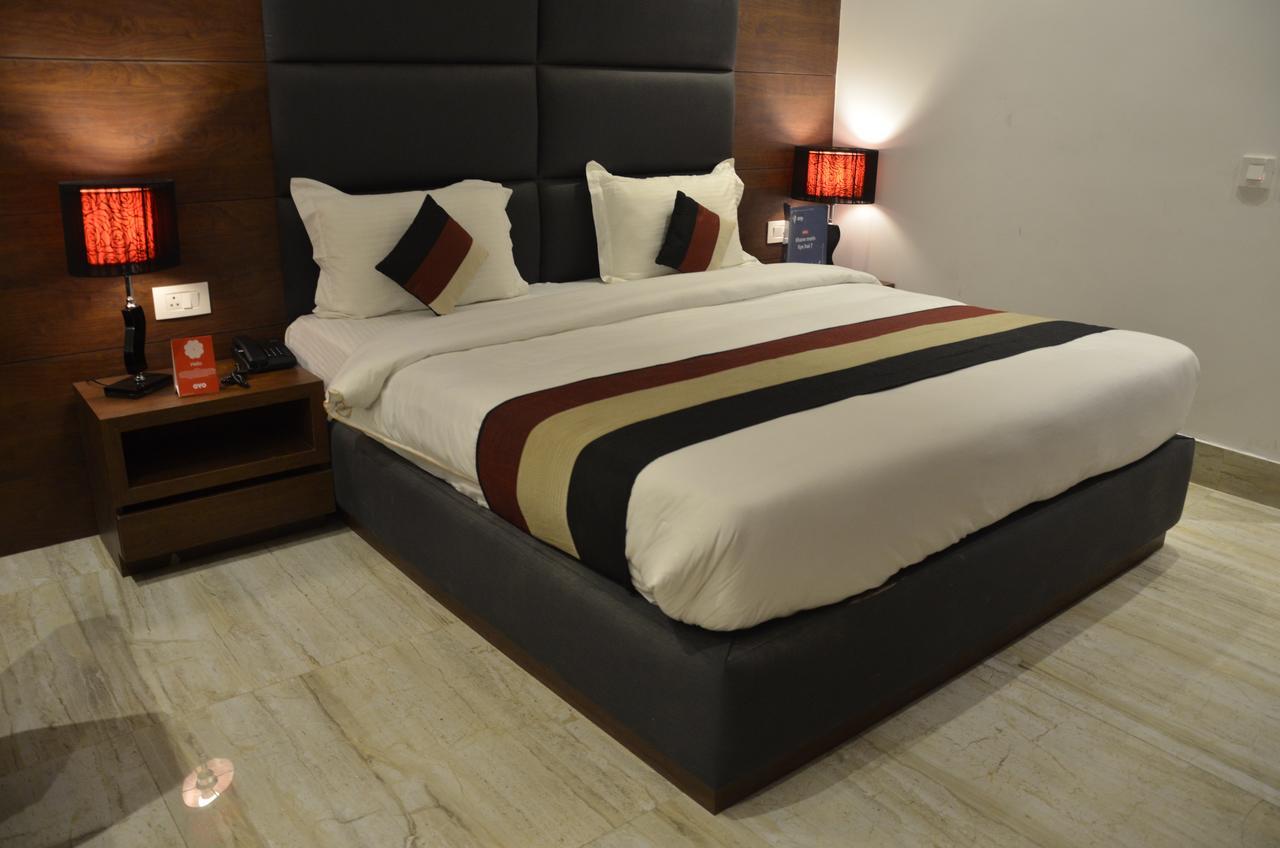 Oyo 1358 Hotel Crossroad Lucknow Exteriör bild