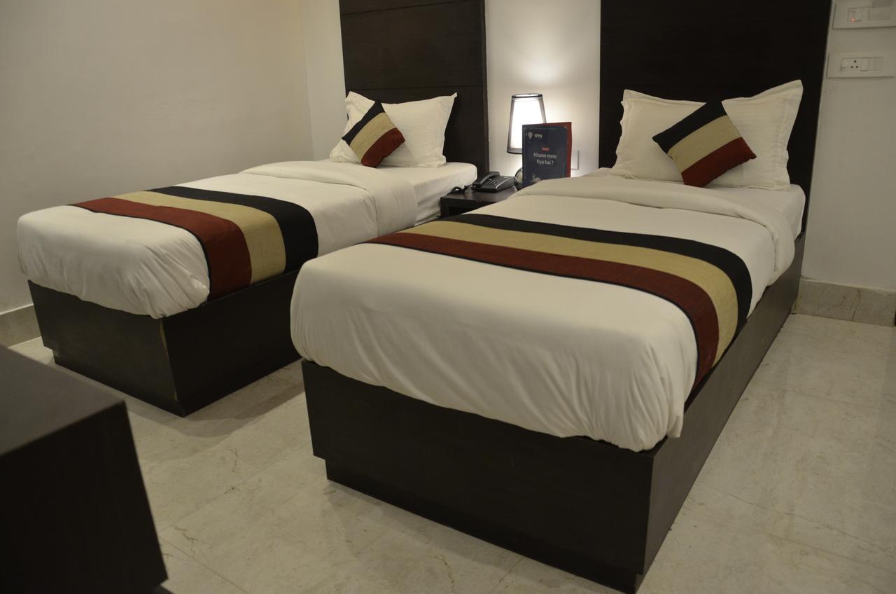 Oyo 1358 Hotel Crossroad Lucknow Exteriör bild