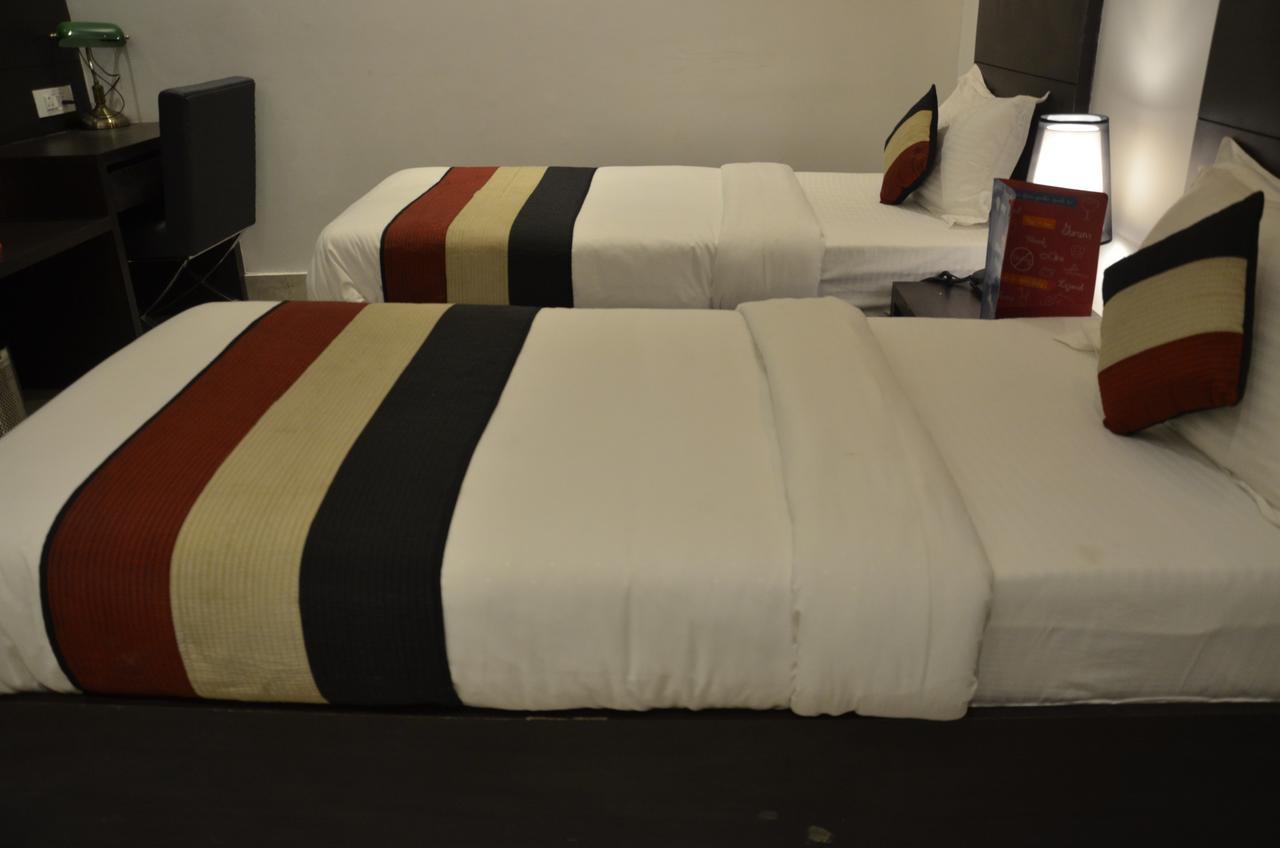 Oyo 1358 Hotel Crossroad Lucknow Exteriör bild