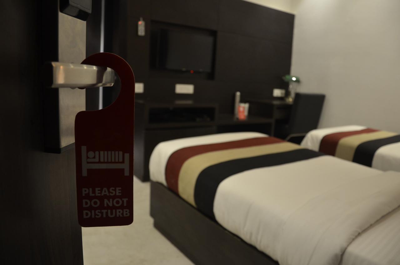 Oyo 1358 Hotel Crossroad Lucknow Exteriör bild