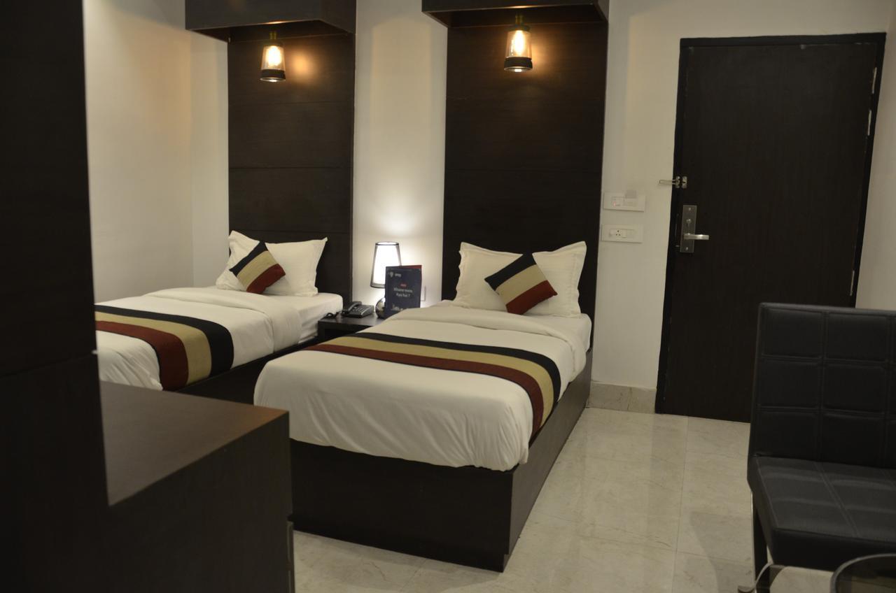 Oyo 1358 Hotel Crossroad Lucknow Exteriör bild