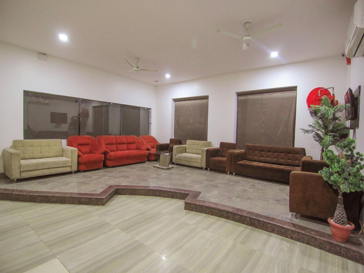 Oyo 1358 Hotel Crossroad Lucknow Exteriör bild