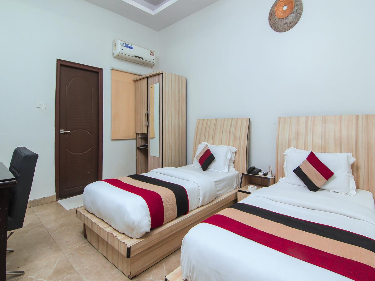 Oyo 1358 Hotel Crossroad Lucknow Exteriör bild
