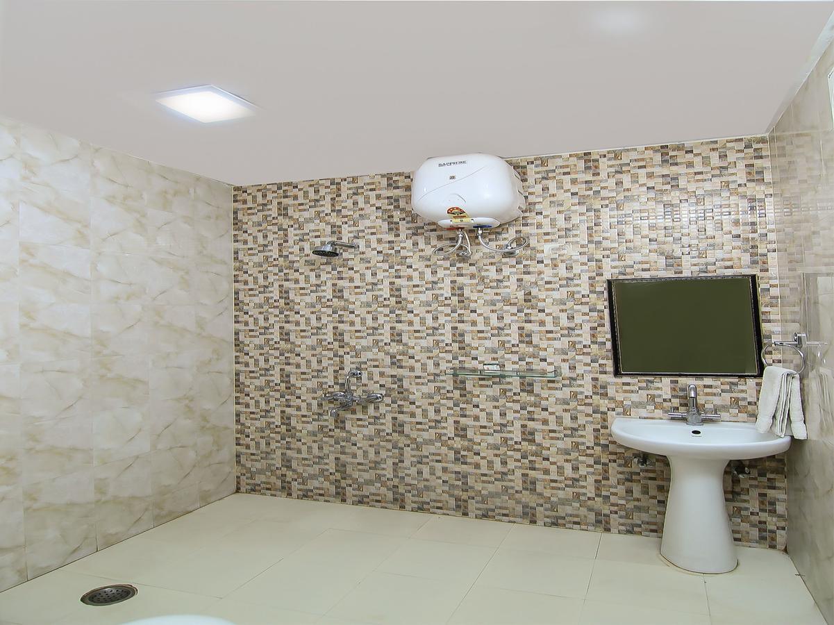 Oyo 1358 Hotel Crossroad Lucknow Exteriör bild