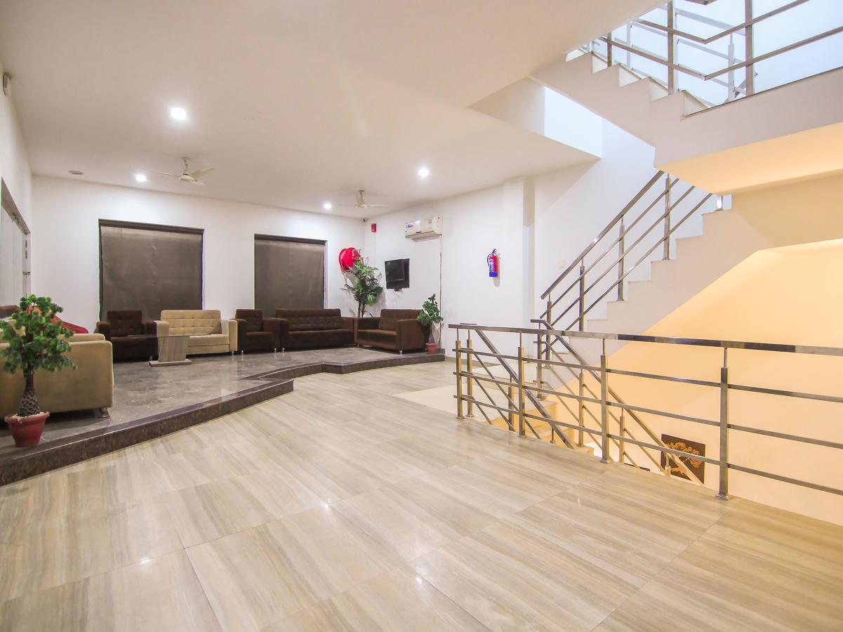Oyo 1358 Hotel Crossroad Lucknow Exteriör bild