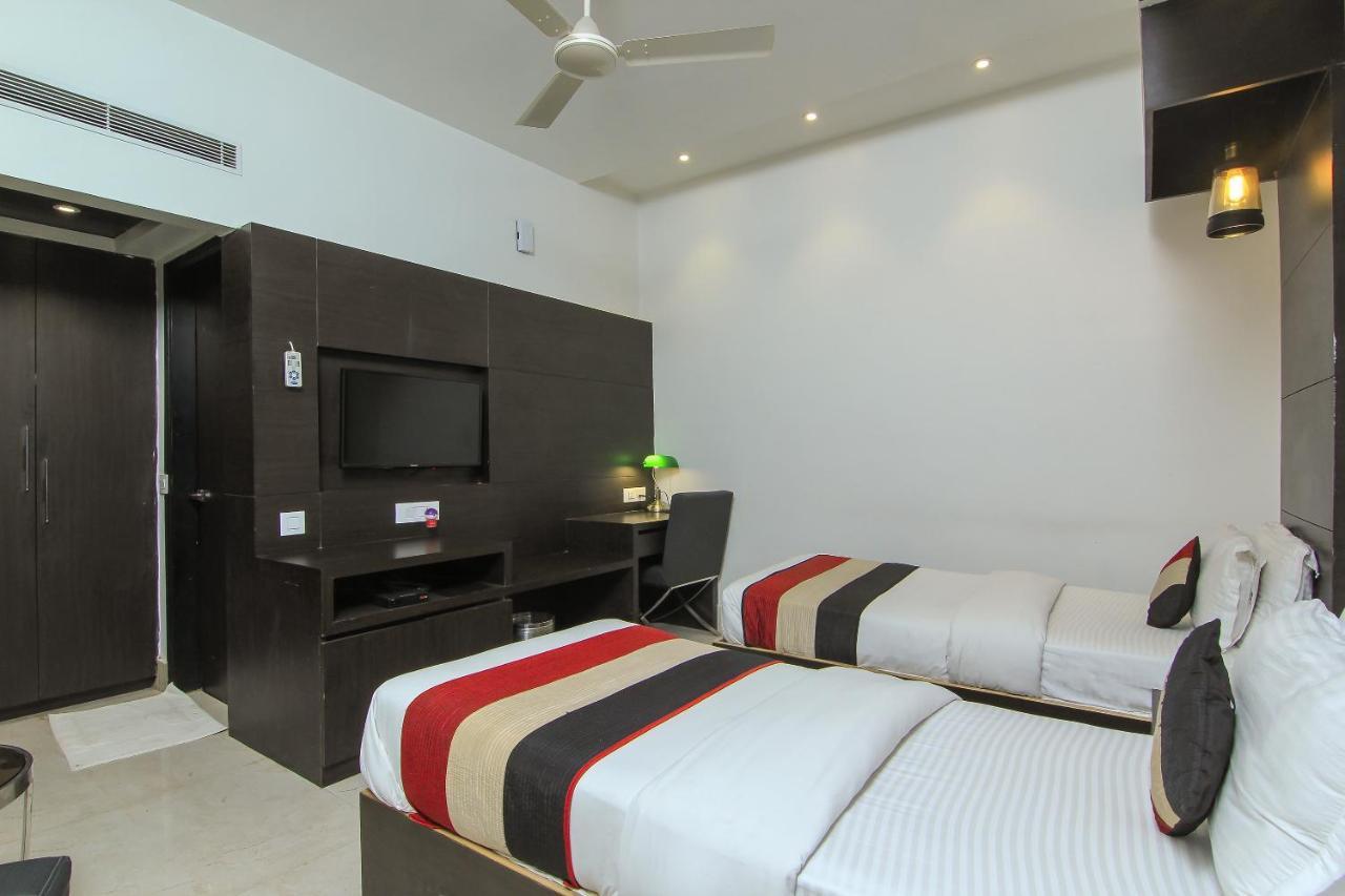 Oyo 1358 Hotel Crossroad Lucknow Exteriör bild