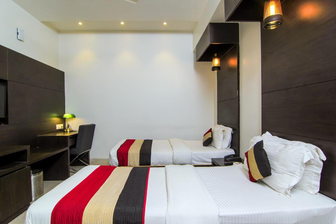 Oyo 1358 Hotel Crossroad Lucknow Exteriör bild