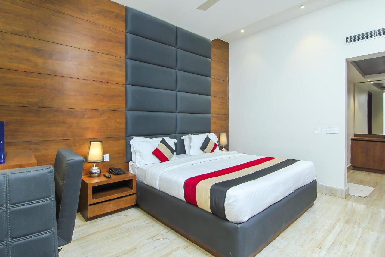 Oyo 1358 Hotel Crossroad Lucknow Exteriör bild