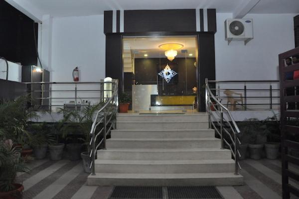 Oyo 1358 Hotel Crossroad Lucknow Exteriör bild