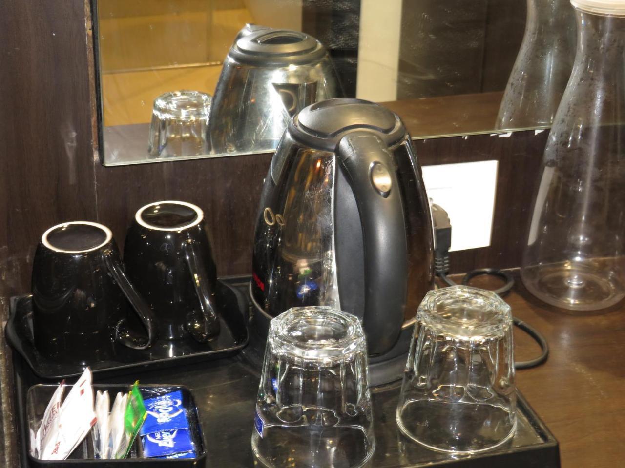 Oyo 1358 Hotel Crossroad Lucknow Exteriör bild